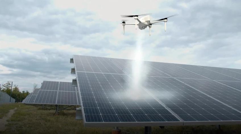 以色列開發(fā)無人機(jī)新系統(tǒng) 研究如何清潔難以觸碰的太陽能板(圖1)