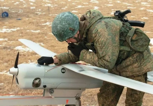 剛剛！俄軍拿出壓箱底無人機(jī)對(duì)烏克蘭“以牙還牙”(圖1)