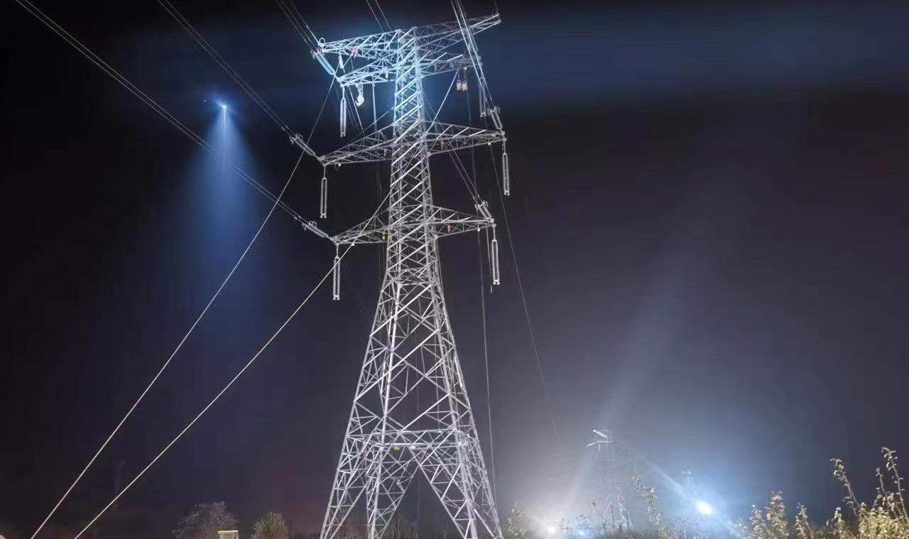 系留無人機照明系統(tǒng)助力陜西電網(wǎng)夜間高空作業(yè)(圖1)