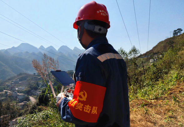 水城供電局使用無人機(jī)巡線模式,保障電網(wǎng)用電高(圖1)