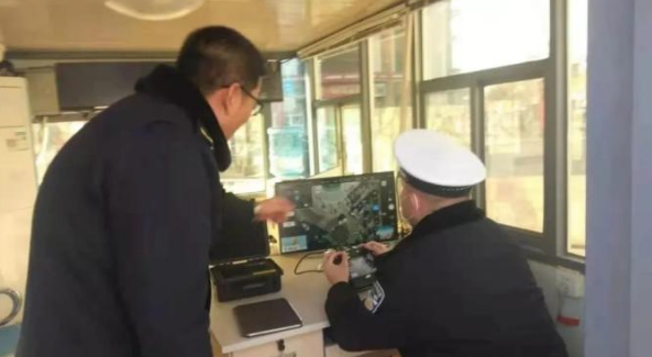 公安利用巡檢無人機喊話 保障冬季出行安全(圖2) 巡檢無人機